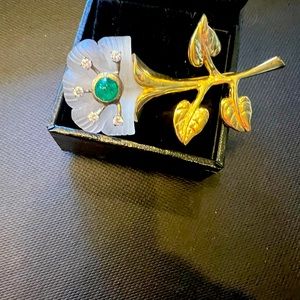 Broach in 14 k gold